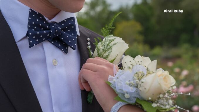What Is a Corsage for Prom and Boutonniere?
