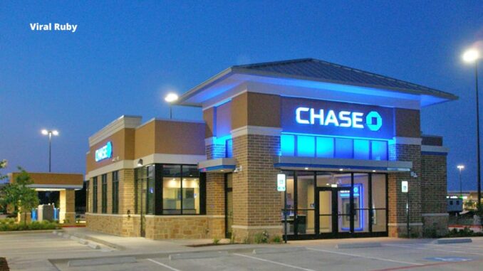 What Time Chase Bank Close in California?