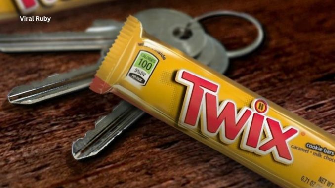 How Many Calories in a Mini Twix Candy Bar?